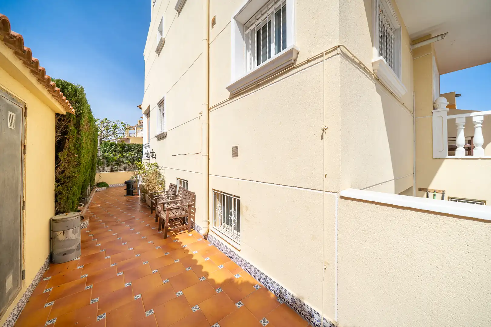 Vista exterior de Casa adosada en venta en Guardamar del Segura con Aire acondicionado, Jardín privado y Terraza