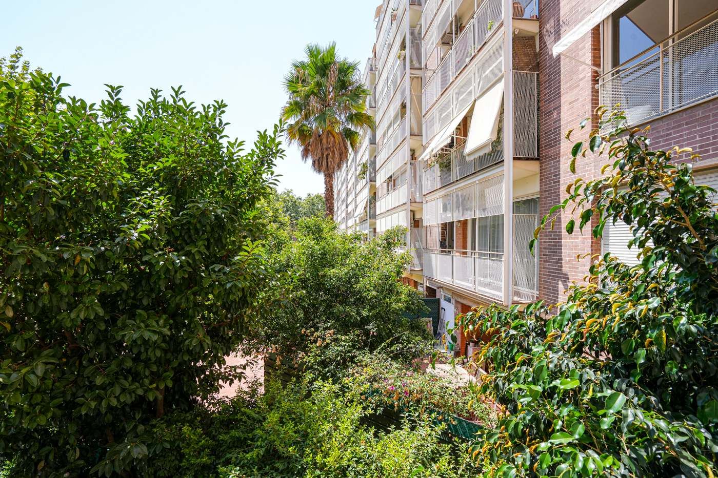 Exterior view of Flat for sale in  Barcelona Capital  with Air Conditioner and Heating
