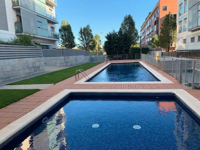 Piscina de Pis de lloguer en Sant Cugat del Vallès amb Aire condicionat, Calefacció i Parquet