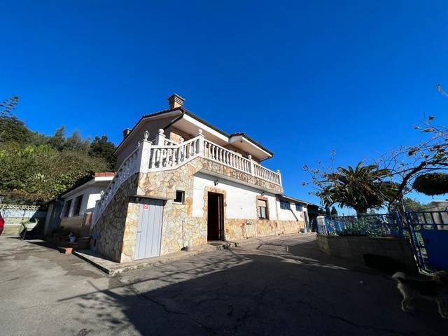 Casa-chalet en Venta en Barrio Monteana Urbano en Fresno