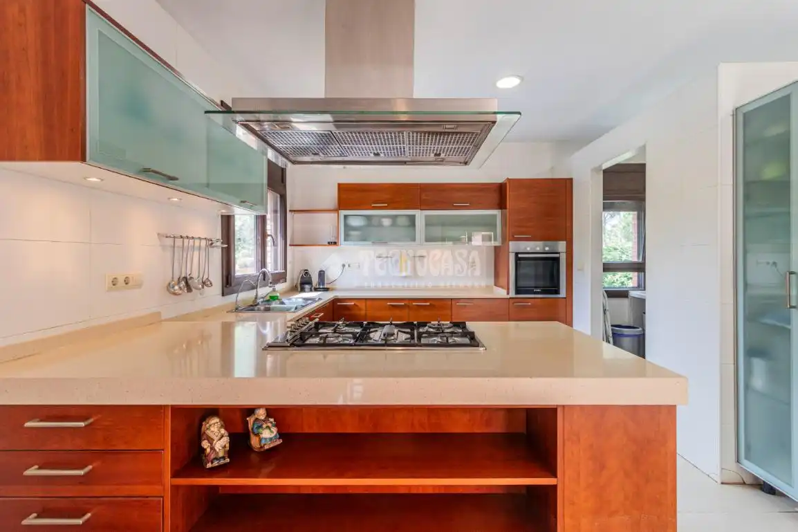 Cocina de Casa o chalet en venta en Sant Cugat del Vallès con Aire acondicionado y Terraza