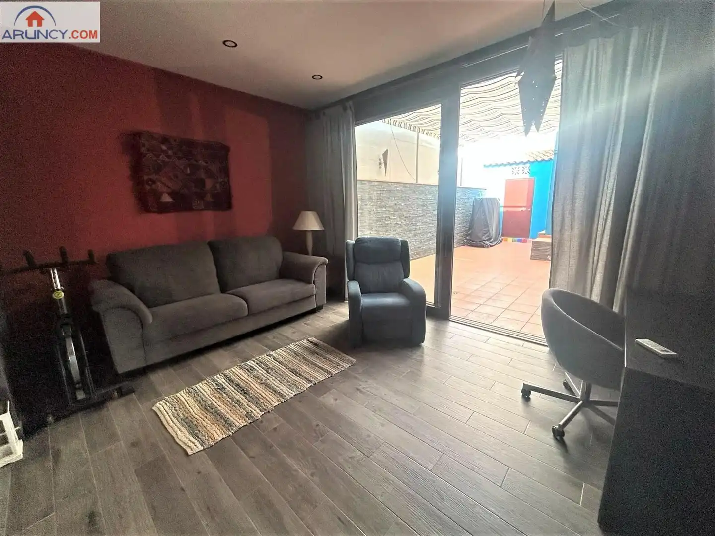 Sala d'estar de Casa adosada de lloguer en Alcalá de Guadaira amb Aire condicionat, Jardí privat i Terrassa
