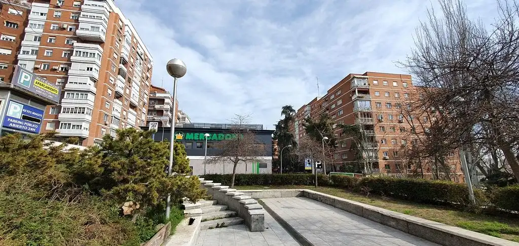 Außenansicht von Wohnungen zur Miete in Madrid mit Klimaanlage, Heizung und Parkett