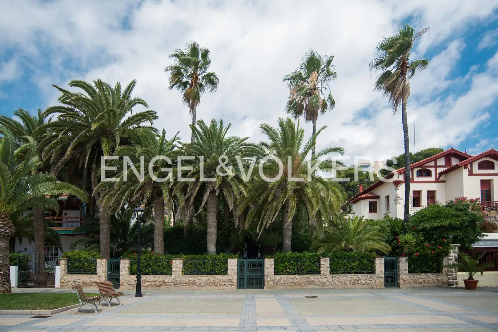 Vista exterior de Casa o xalet en venda en Benicasim / Benicàssim amb Calefacció, Jardí privat i Terrassa