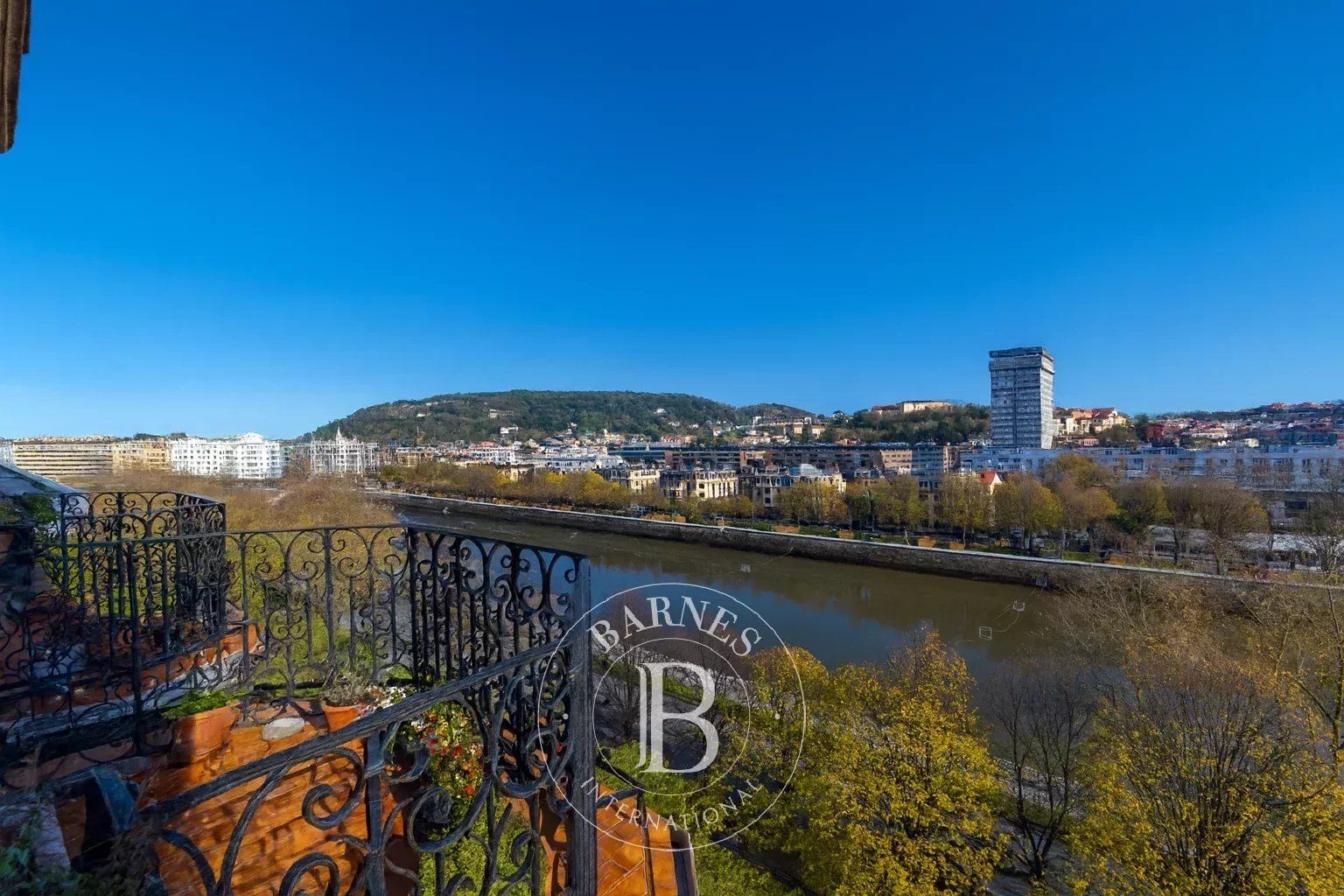 Vista exterior de Piso en venta en Donostia - San Sebastián  con Calefacción y Terraza