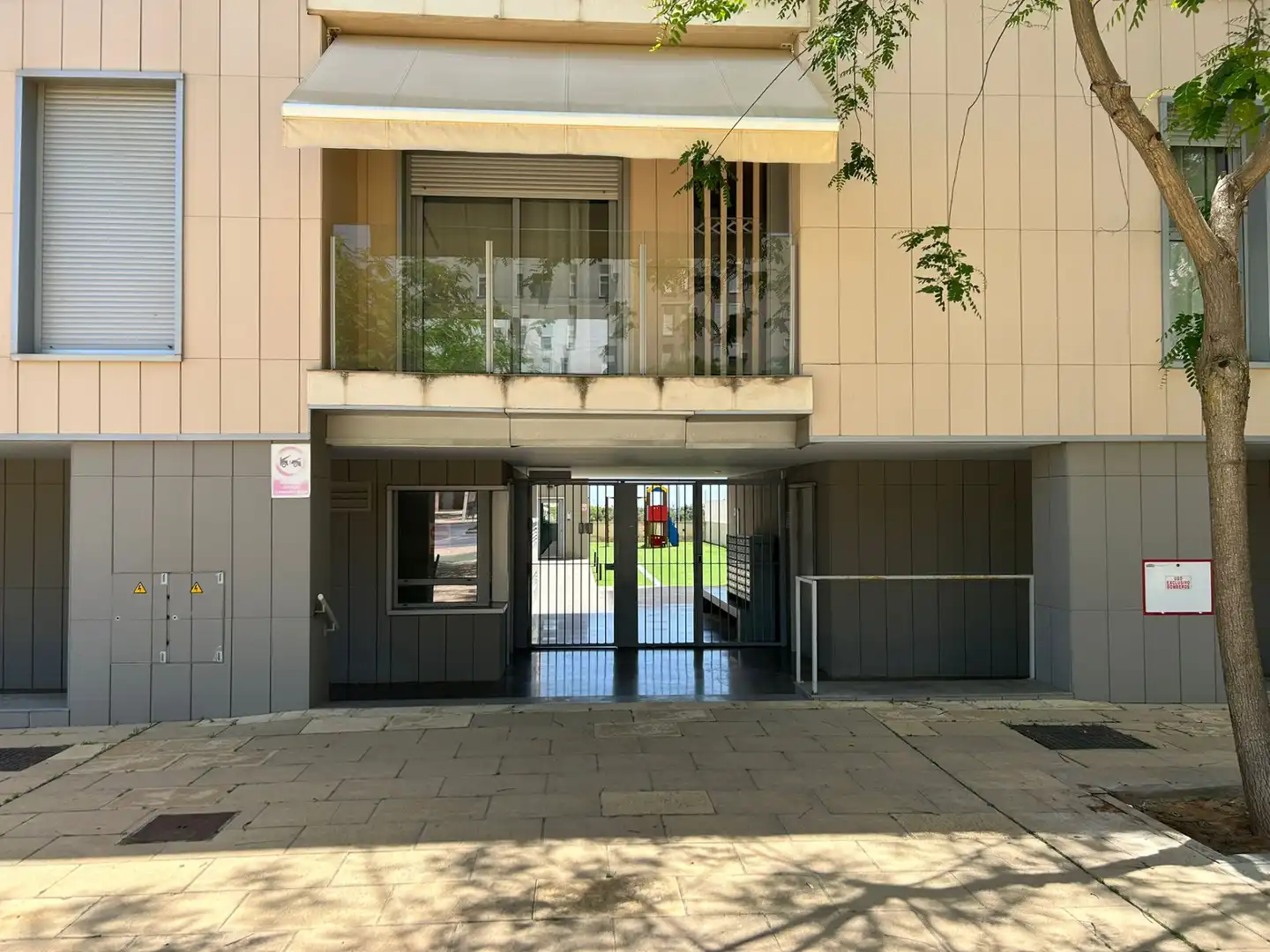 Vista exterior de Piso en venta en Tomares con Aire acondicionado, Terraza y Amueblado