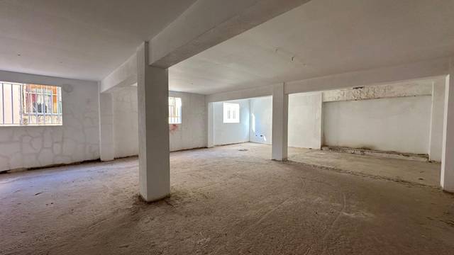 Local comercial en Venta en  BARRACHINA en Ciutat del Transport - La Salera