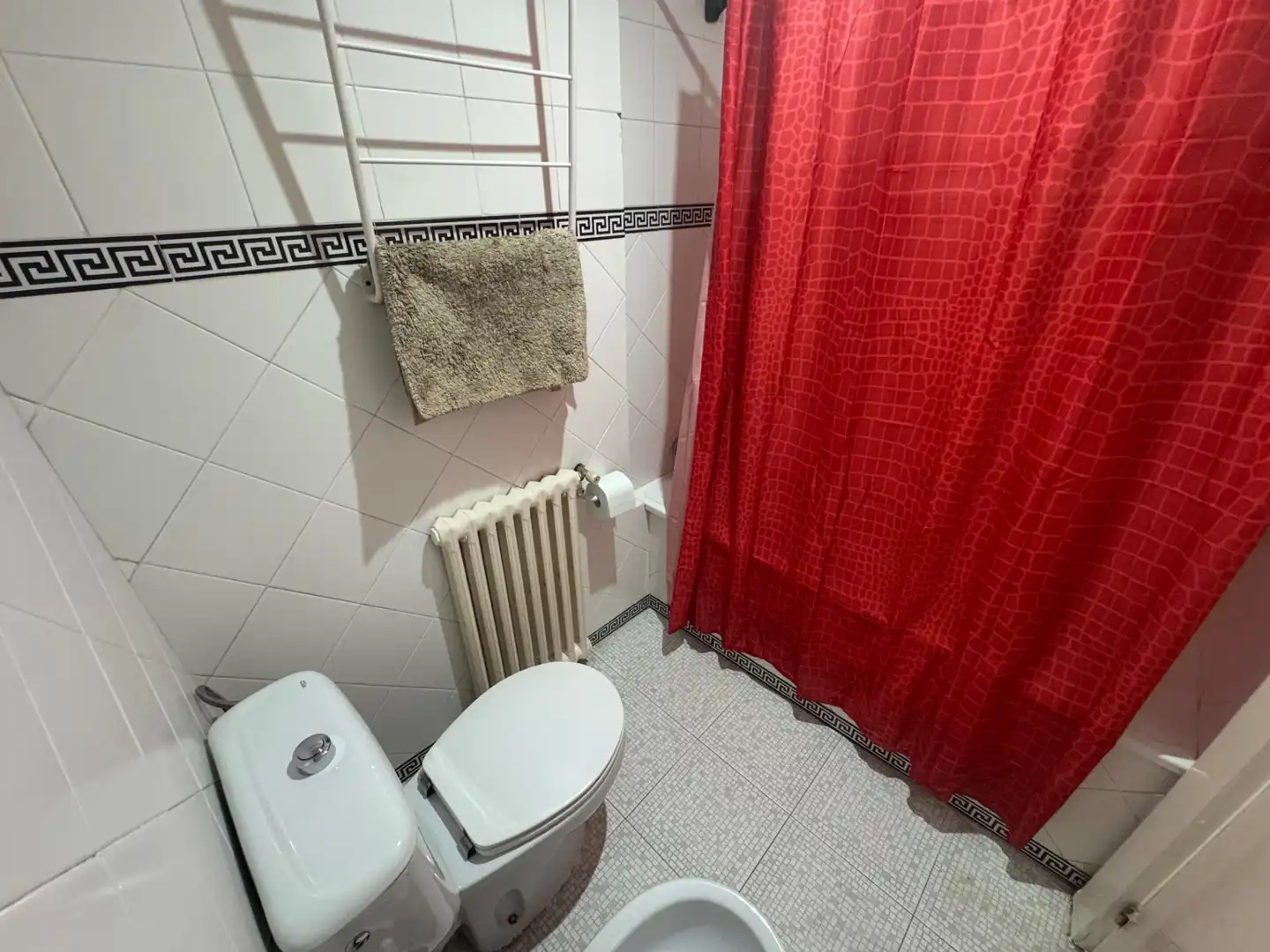 Bathroom of Flat for rent in Jaén  with Air Conditioner, Heating and Terrace