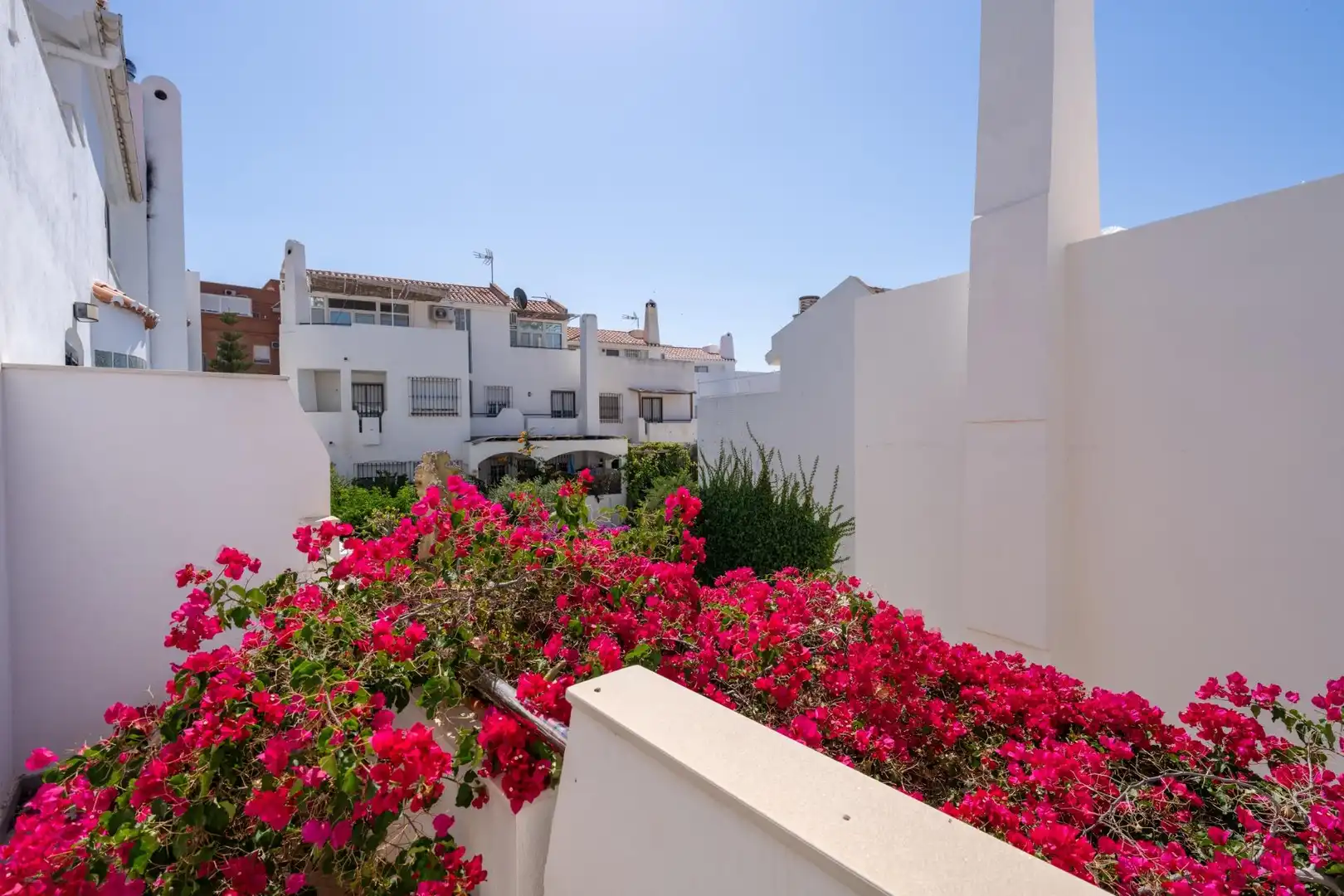 Vista exterior de Casa adosada en venta en Almería con Aire acondicionado, Terraza y Trastero