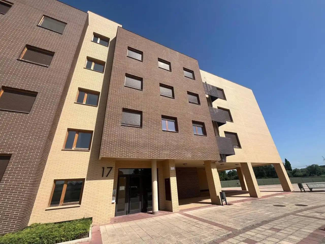 Vista exterior de Piso en venta en Villalbilla de Burgos con Calefacción y Trastero