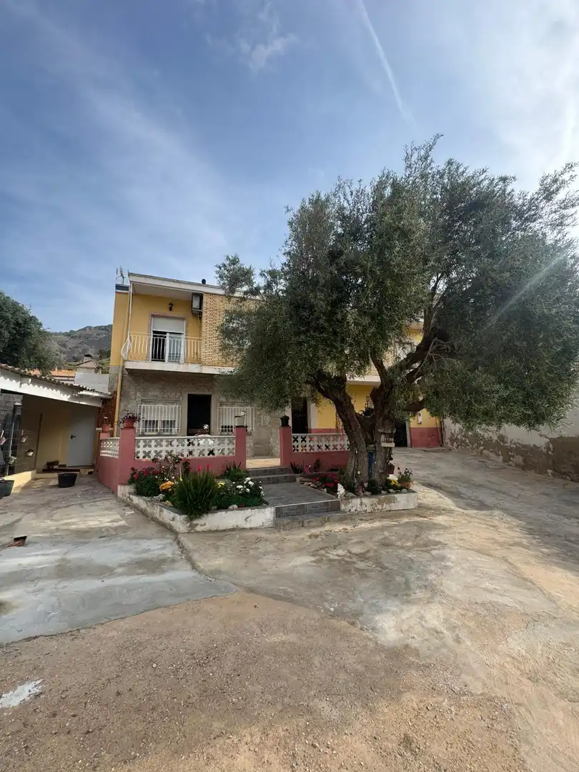 Vista exterior de Casa adosada en venta en Orihuela