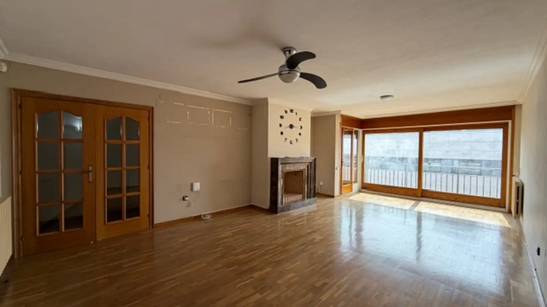 Sala d'estar de Pis en venda en Terrassa amb Calefacció, Forn i Balcó