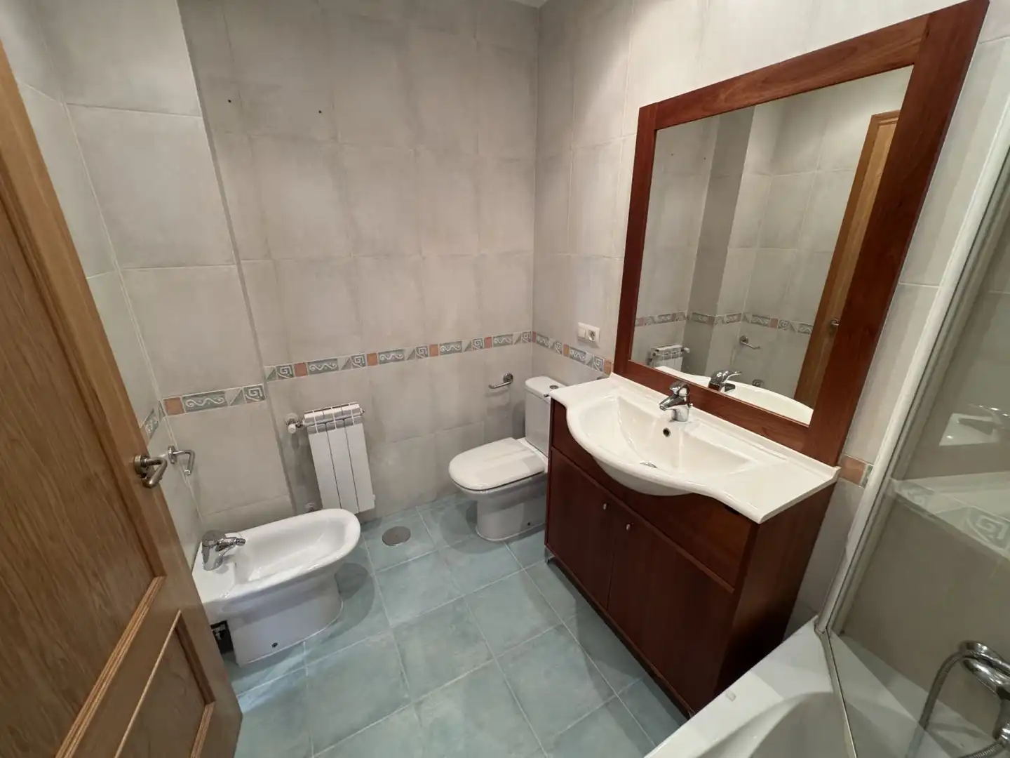 Baño de Piso de alquiler en Culleredo con Calefacción y Trastero