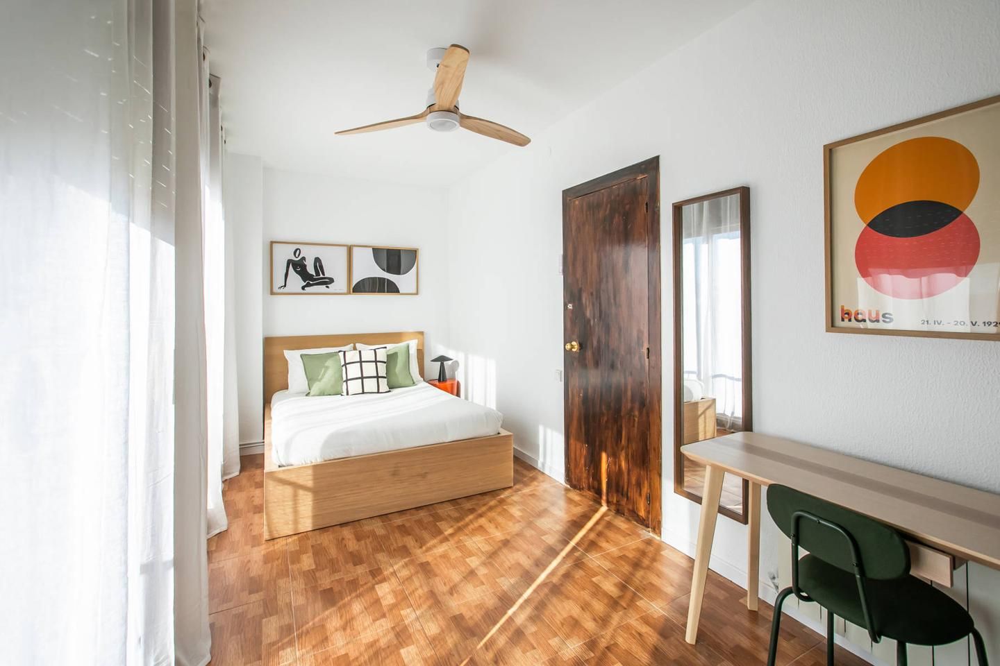Bedroom of Flat to share in  Barcelona Capital  with Furnished