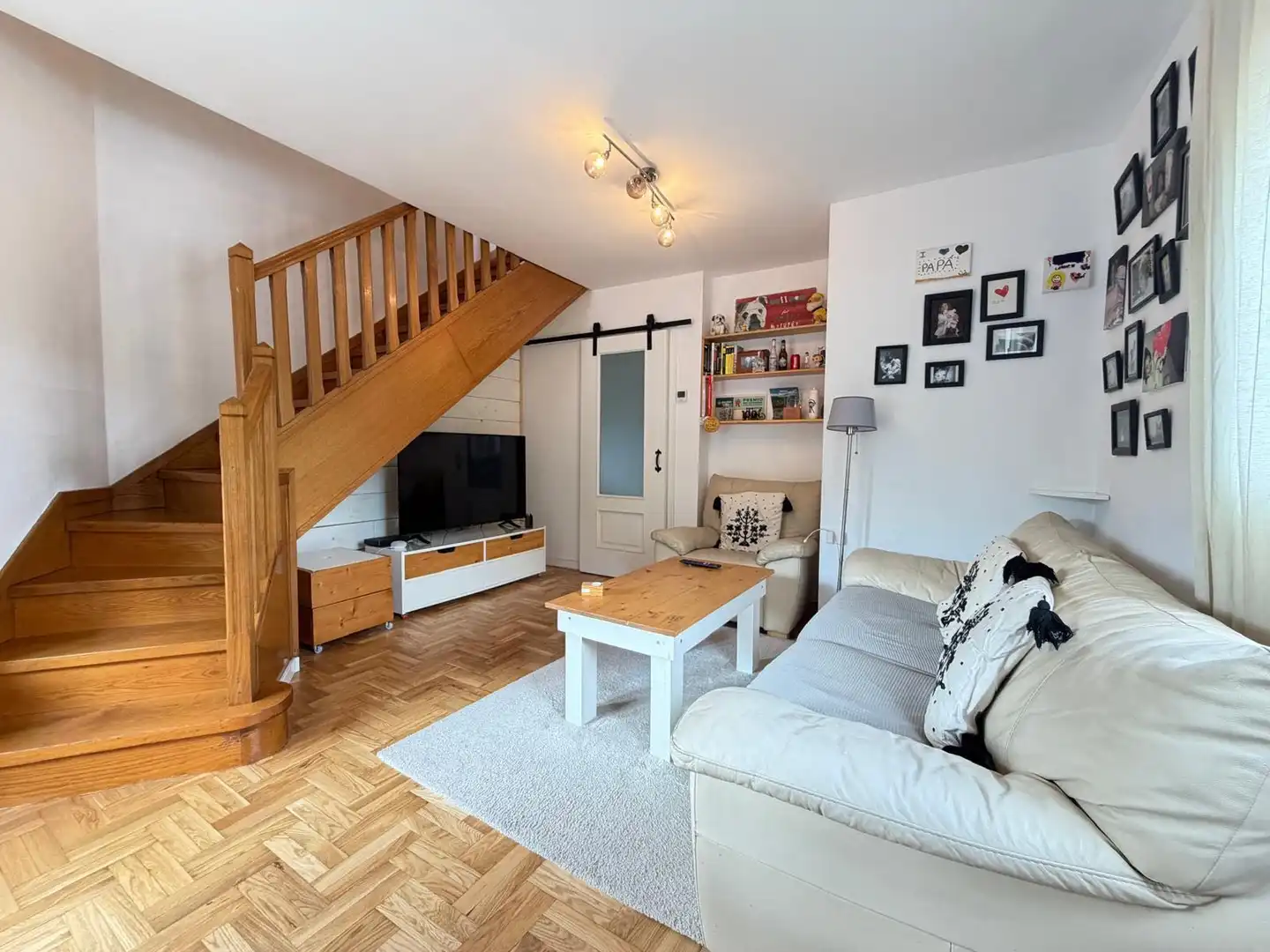 Sala de estar de Dúplex en venta en Mieres (Asturias) con Calefacción, Parquet y Trastero