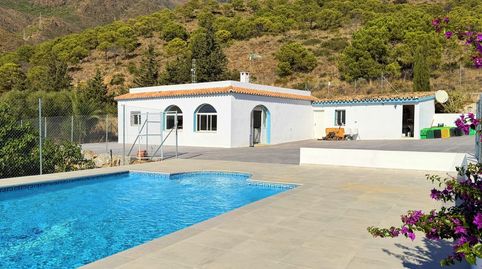 🌳 Finca con Vistas al Mar y Árboles Frutales a un Paso del Centro de Estepona