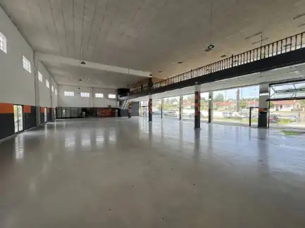 Fabrikhallen zur Miete in Ordes