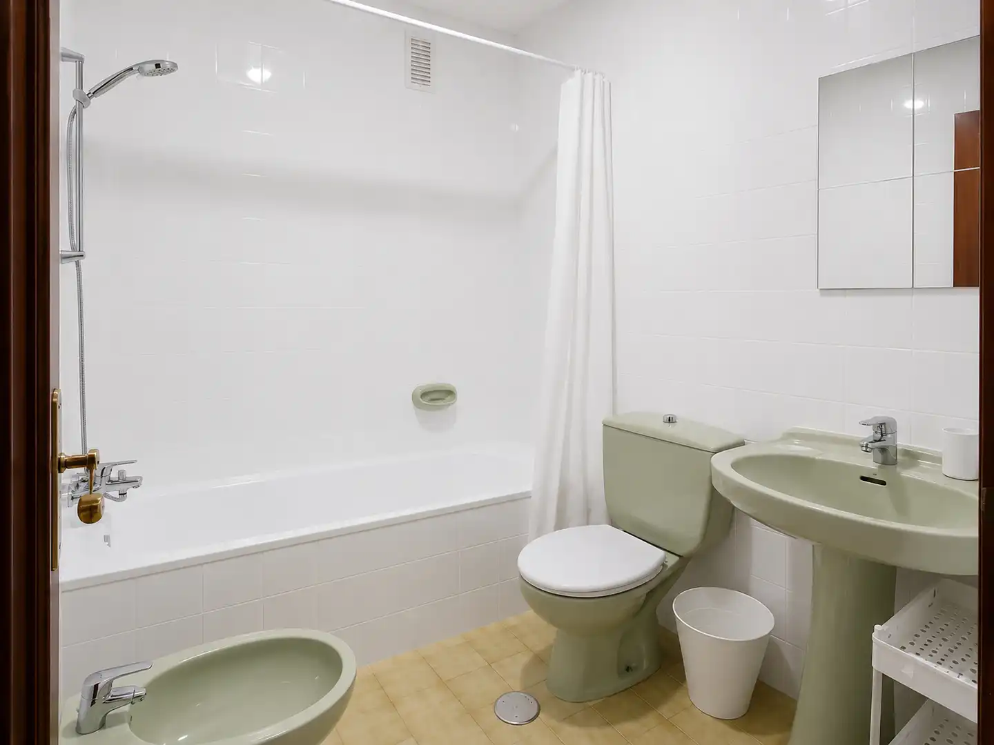 Baño de Piso de alquiler en Santander con Calefacción, Amueblado y Horno