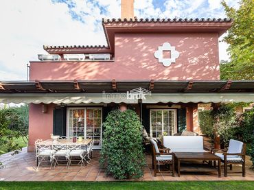 Semi-detached house with pool for sale in Urbanización La Moraleja