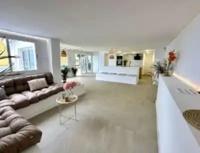 Sala d'estar de Casa o xalet en venda en Adeje amb Jardí privat, Terrassa i Piscina
