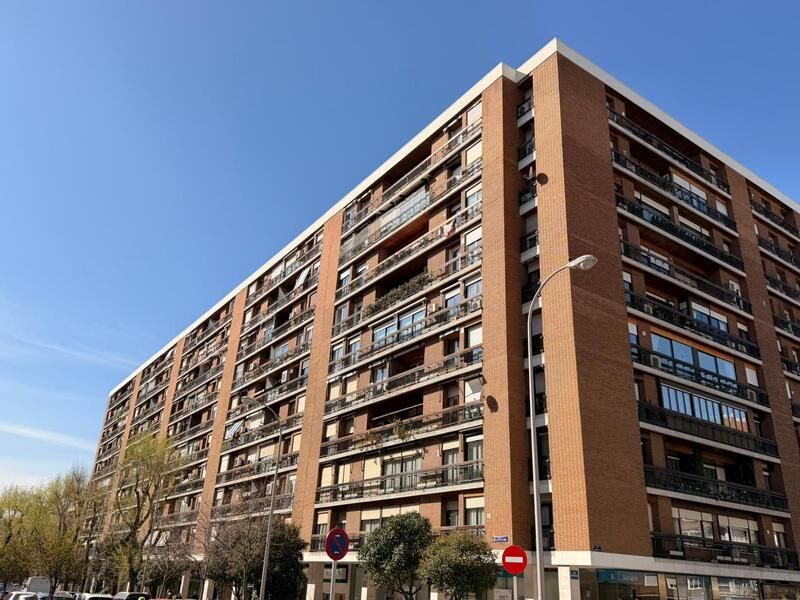 Vista exterior de Piso en venta en  Madrid Capital con Calefacción, Terraza y Trastero