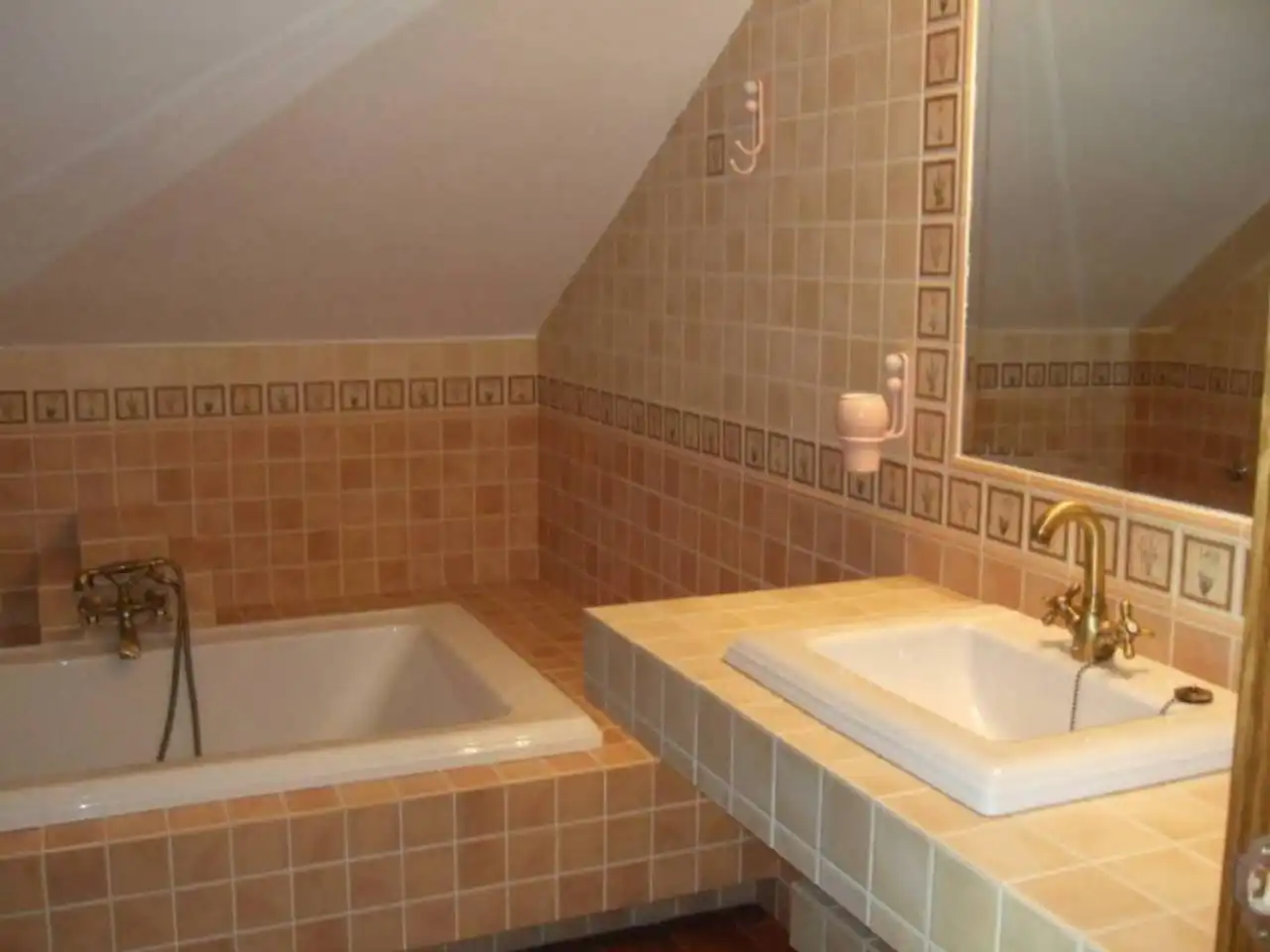 Bany de Casa o xalet en venda en Castillo de Locubín amb Calefacció, Terrassa i Moblat