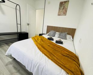 Dormitori de Apartament per a compartir en  Madrid Capital amb Moblat, Forn i Internet