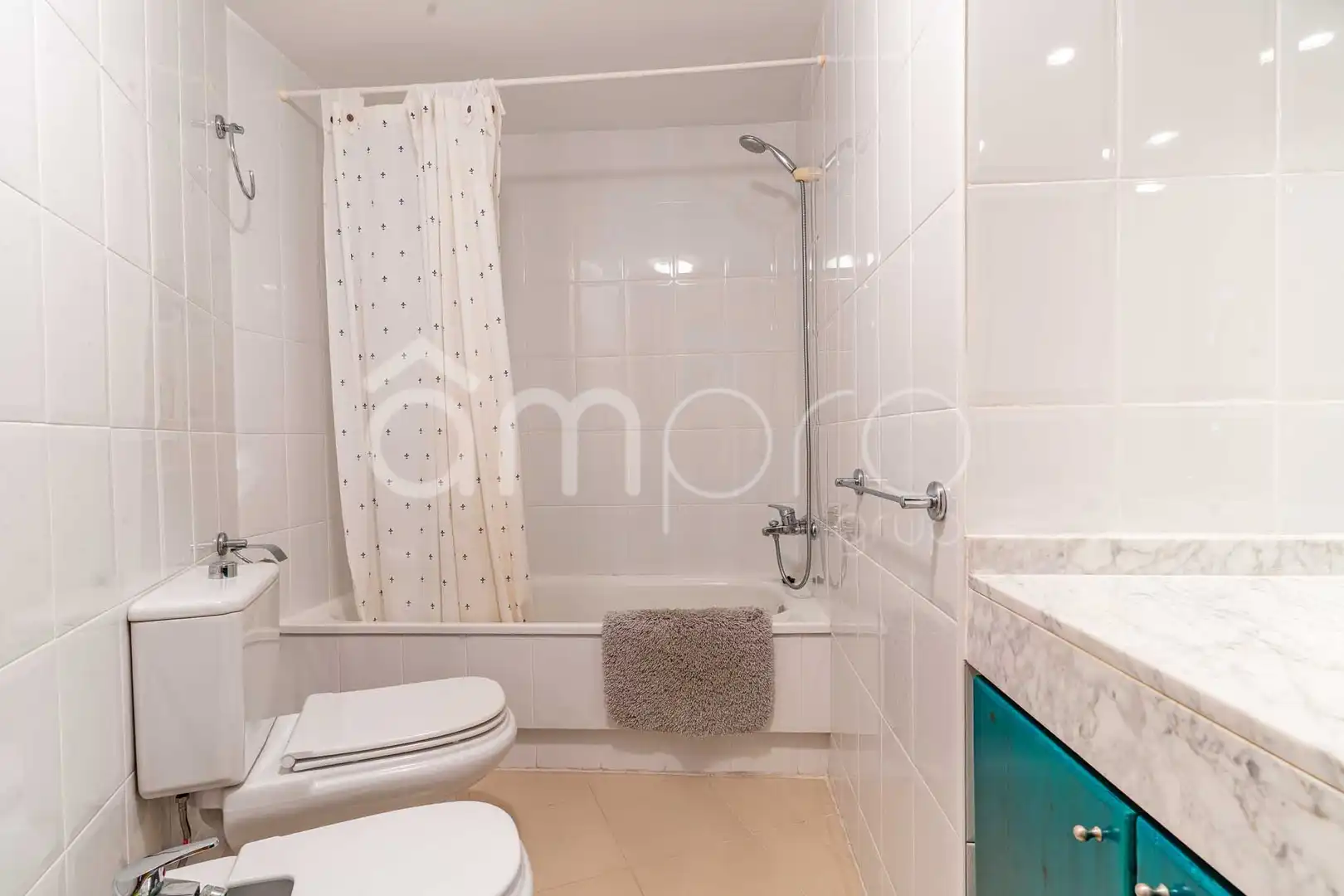 Badezimmer von Wohnung zum Verkauf in Torredembarra mit Klimaanlage, Terrasse und Schwimmbad
