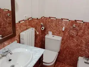 Baño de Casa o chalet en venta en Escalona con Calefacción, Terraza y Trastero