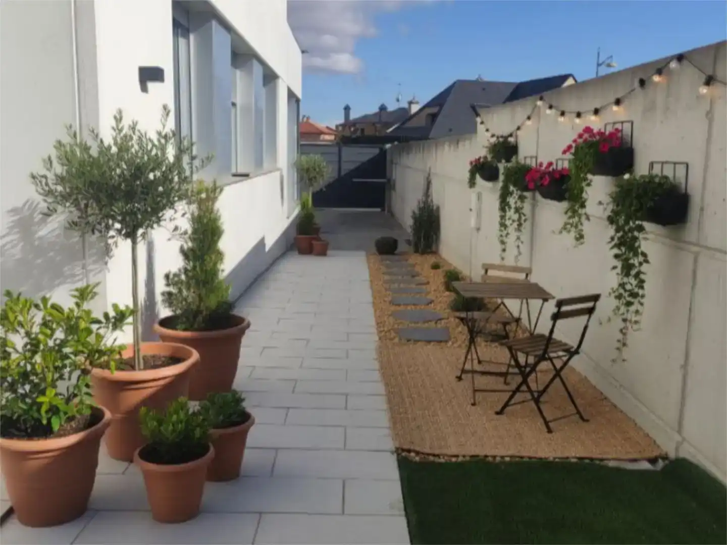 Terrassa de Casa o xalet en venda en León Capital  amb Piscina