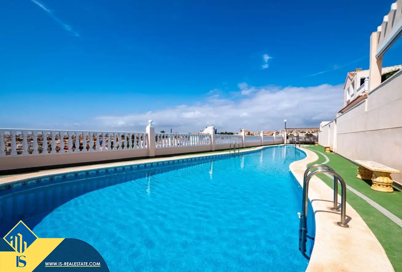 Villa con piscina in vendita a Playa de los Locos, imagen 3