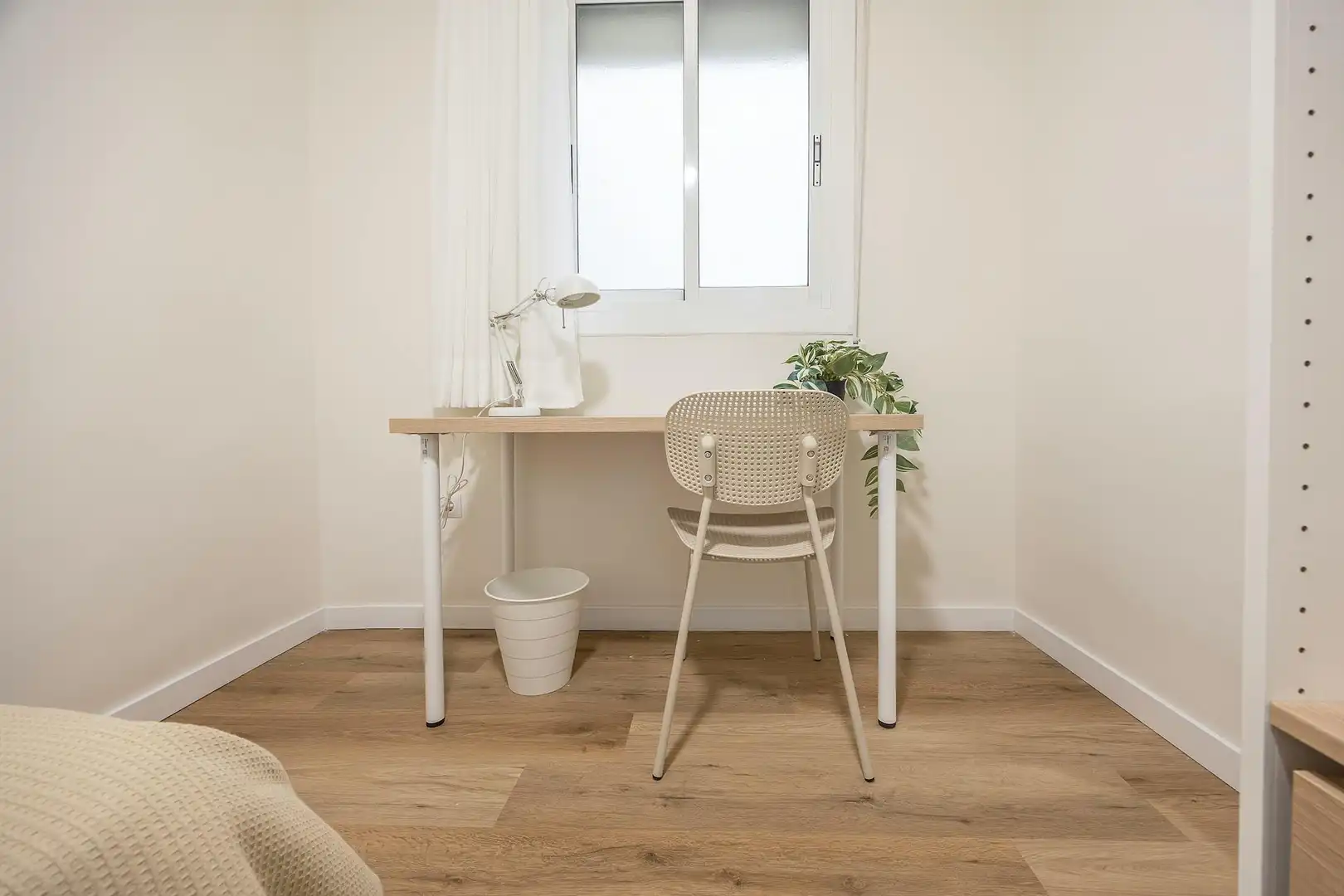 Schlafzimmer von Wohnung zur untervermieten in Valencia mit Möbliert und Waschmaschine