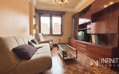 Sala d'estar de Pis en venda en Bilbao  amb Calefacció i Balcó