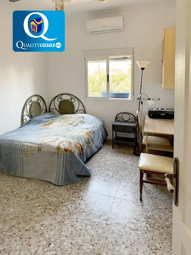 Dormitori de Casa o xalet en venda en Elche / Elx amb Aire condicionat, Calefacció i Terrassa