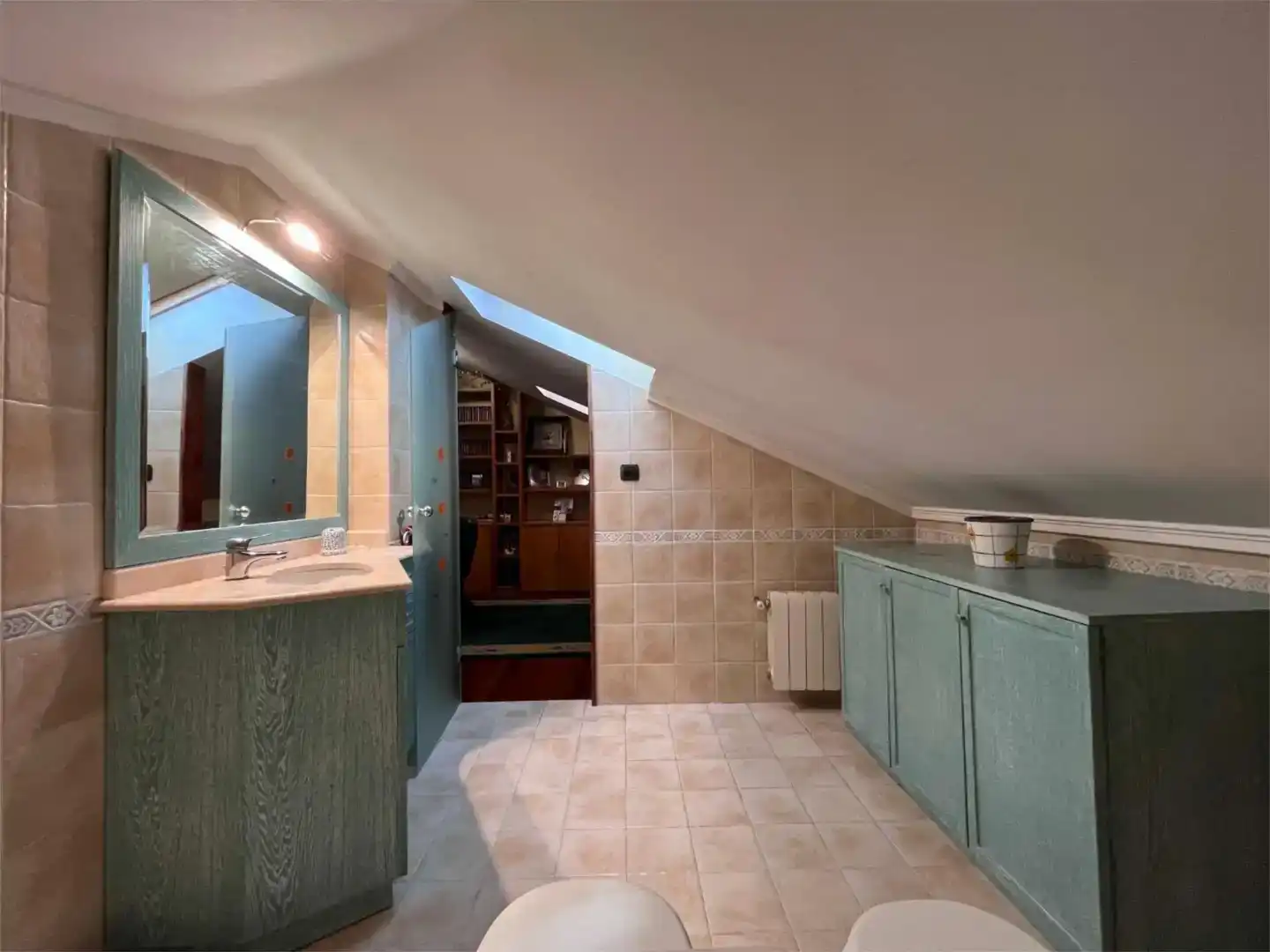 Badezimmer von Wohnung zum Verkauf in Basauri  mit Privatgarten, Parkett und Möbliert