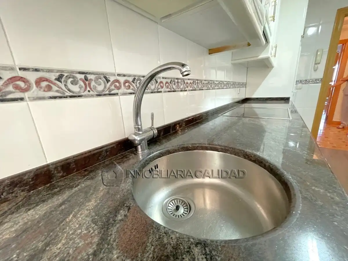 Cocina de Piso de alquiler en Burgos con Calefacción, Terraza y Amueblado