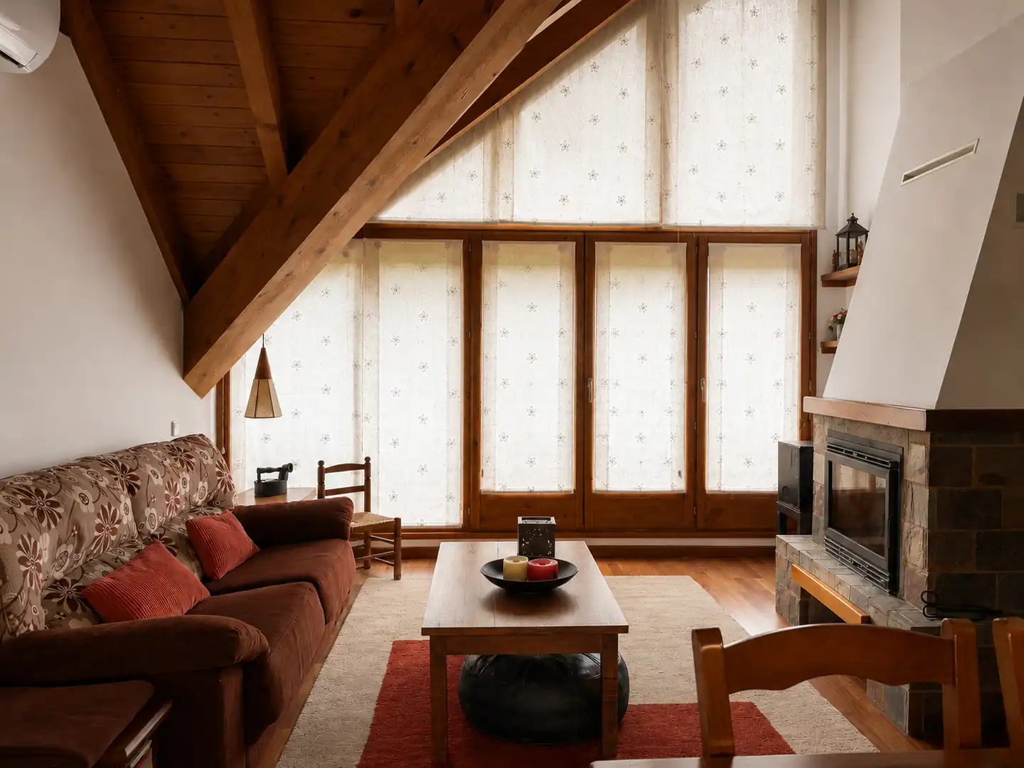 Sala d'estar de Àtic en venda en Rialp amb Calefacció, Parquet i Traster