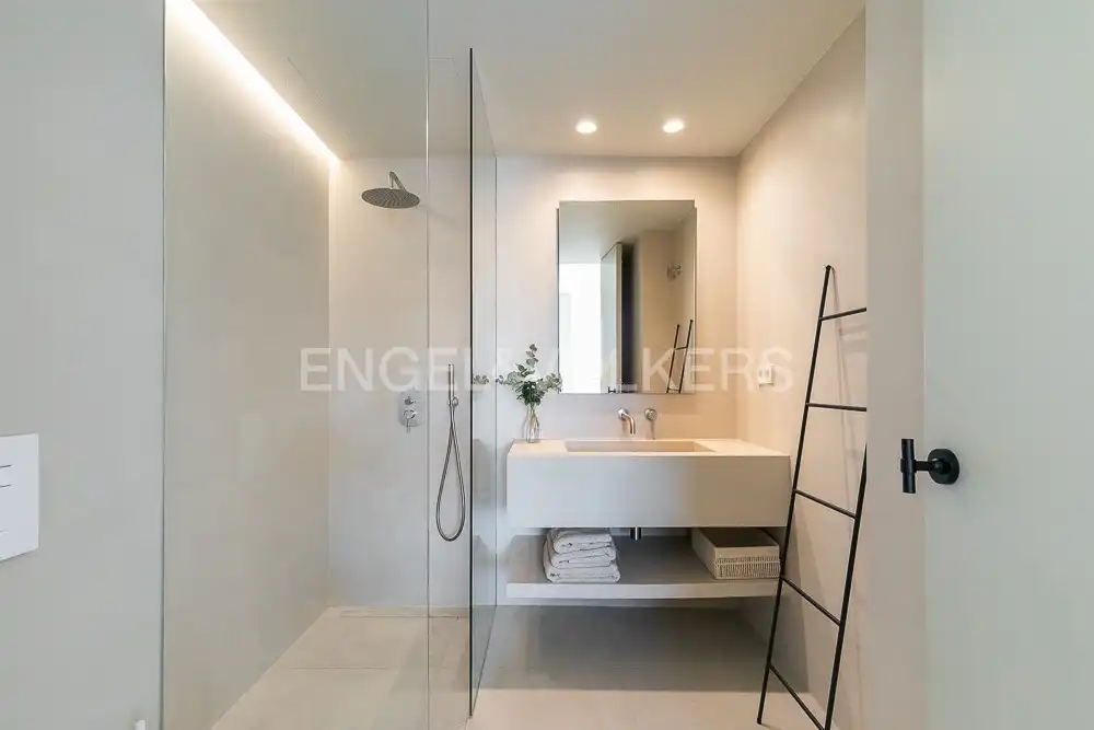 Bathroom of Attic for rent in Valencia  with Air Conditioner, Heating and Terrace