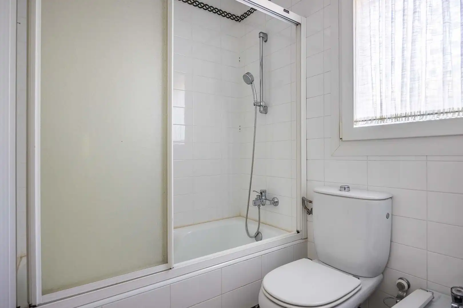Baño de Casa o chalet en venta en Gelves con Jardín privado y Piscina comunitaria