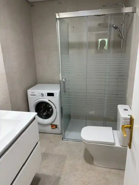 Badezimmer von Wohnungen zur Miete in  Pamplona / Iruña mit Heizung, Parkett und Terrasse