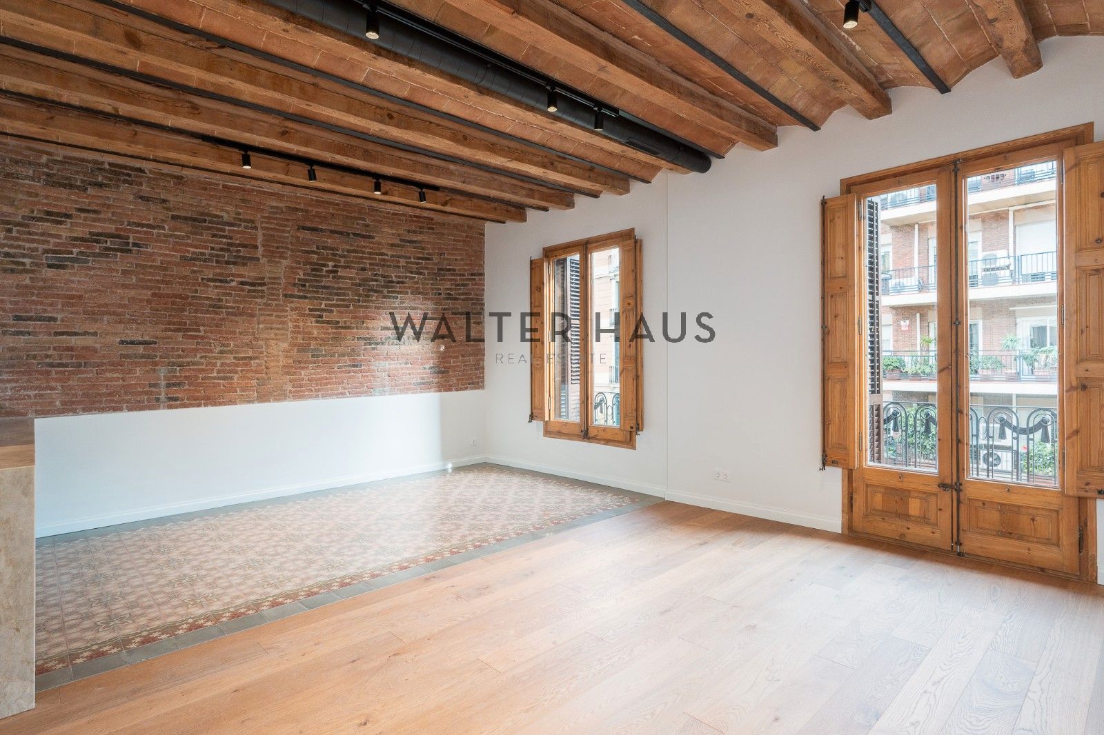 Exterior view of Flat for sale in  Barcelona Capital  with Air Conditioner, Heating and Parquet flooring