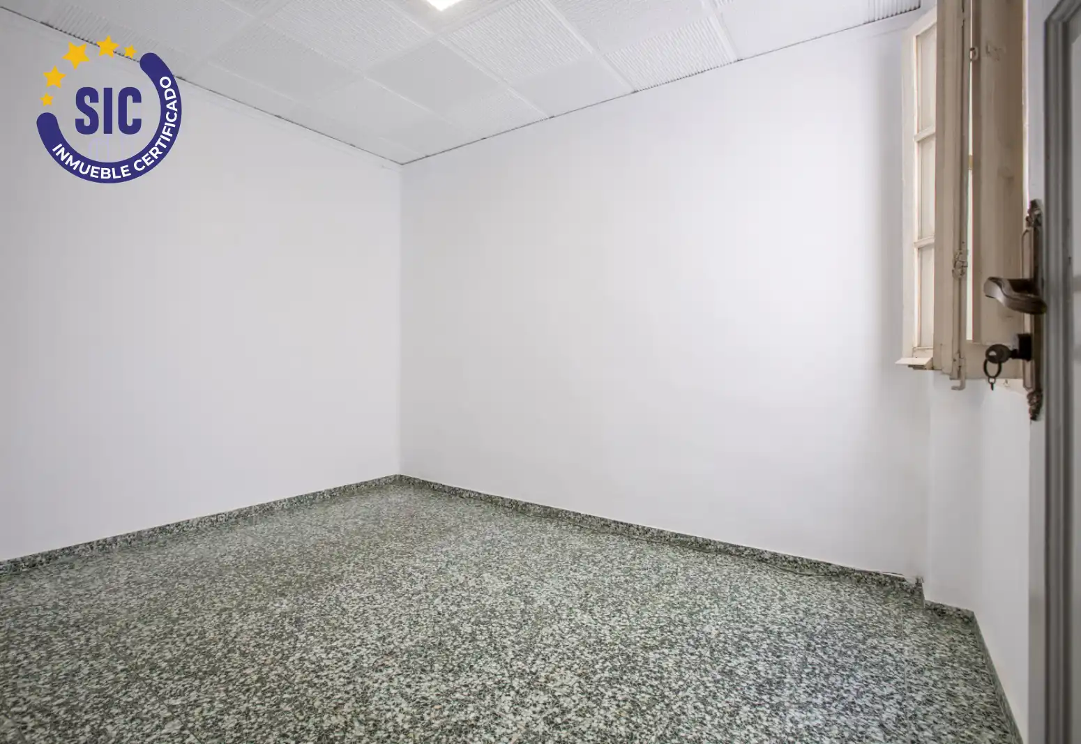 Piso en venta en Valencia con Calefacción, Trastero y Balcón