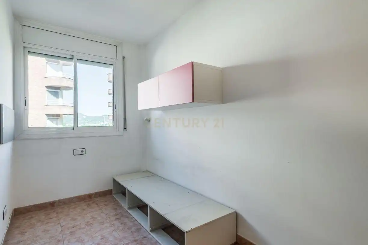 Dormitori de Apartament en venda en Sant Vicenç Dels Horts amb Aire condicionat i Balcó