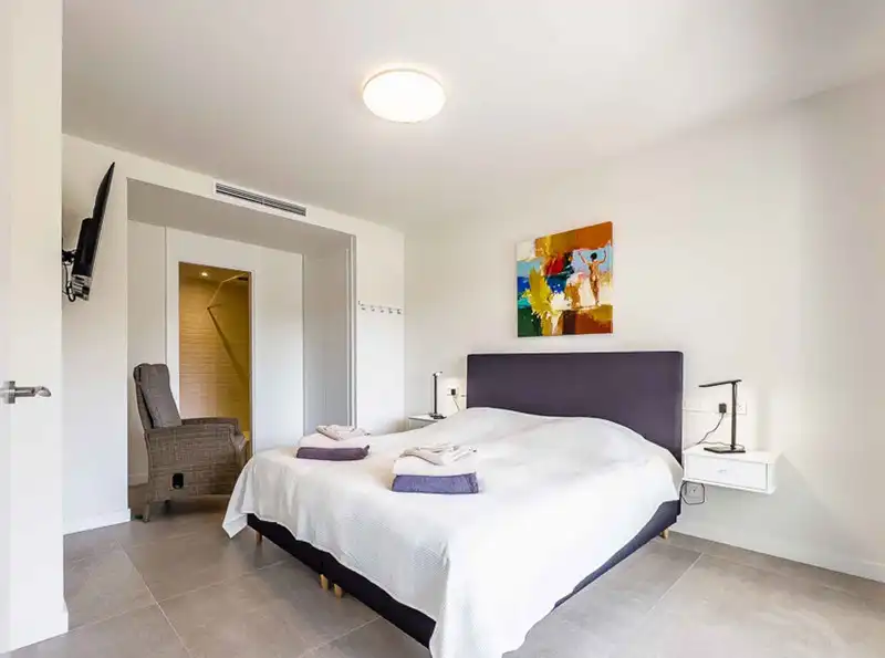 Schlafzimmer von Haus oder Chalet zum Verkauf in Marbella mit Klimaanlage, Heizung und Privatgarten