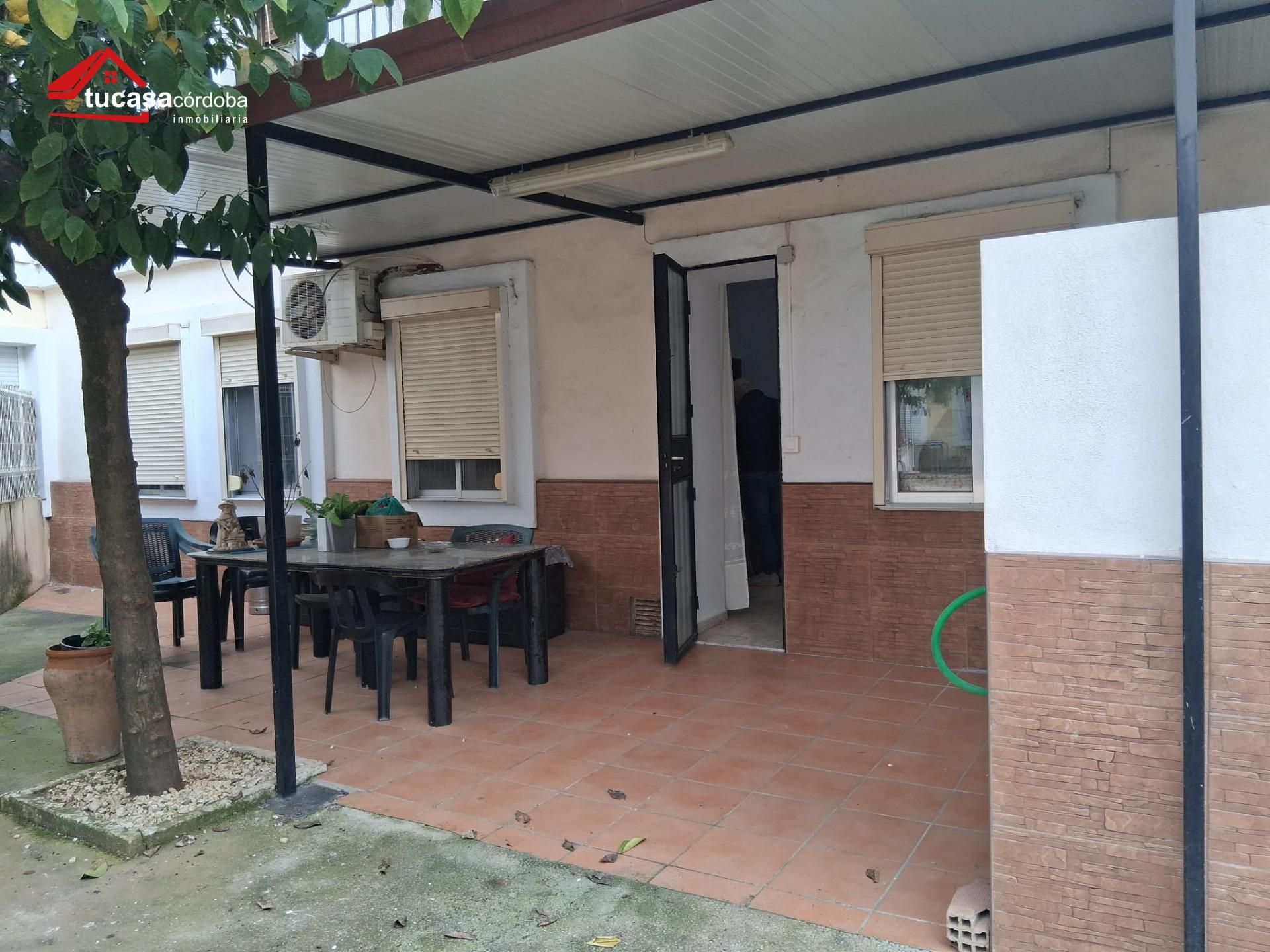 Exterior view of Planta baja for sale in  Córdoba Capital  with Air Conditioner and Storage room