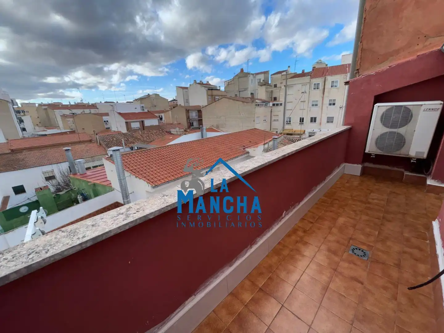 Vista exterior de Ático en venta en Albacete con Aire acondicionado, Calefacción y Terraza