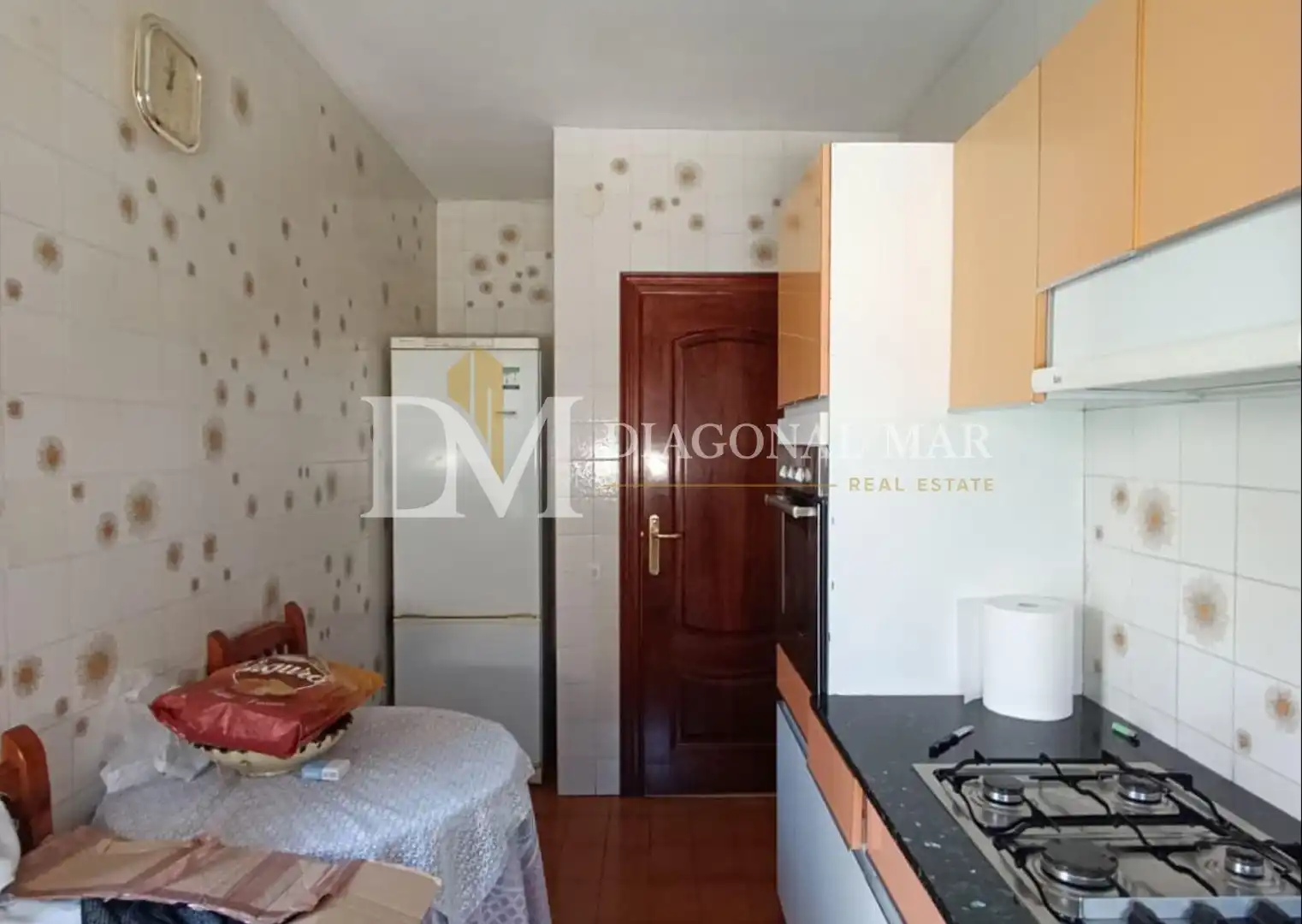 Küche von Wohnung zum Verkauf in Barcelona mit Heizung, Abstellraum und Balkon