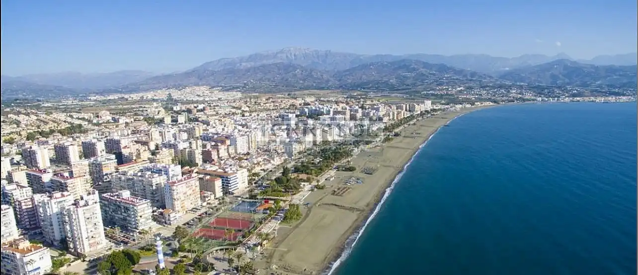 Vista exterior de Ático en venta en Vélez-Málaga con Aire acondicionado, Calefacción y Jardín privado