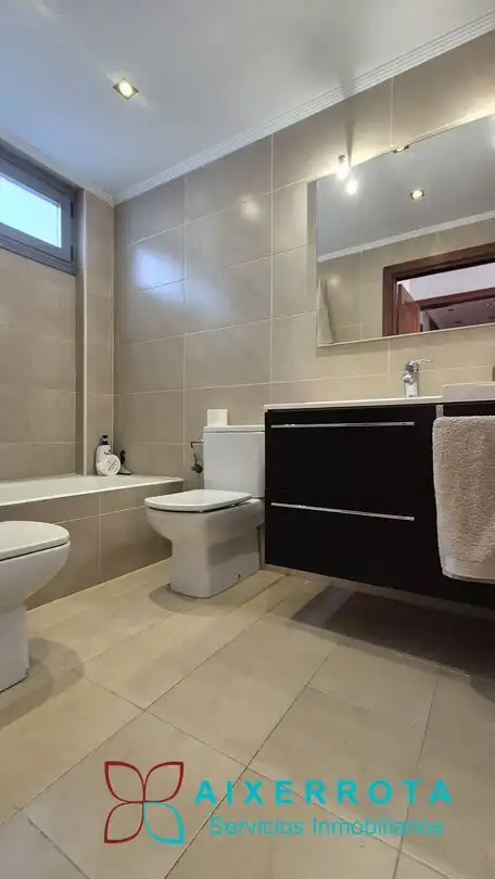 Baño de Ático en venta en Leioa con Calefacción, Terraza y Trastero