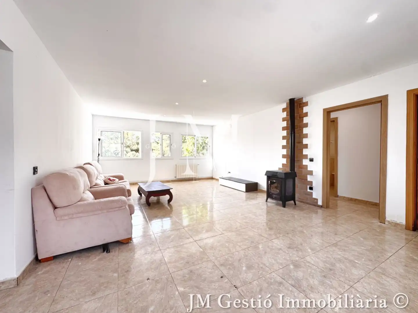 Sala d'estar de Casa o xalet en venda en Rubí amb Calefacció, Jardí privat i Piscina
